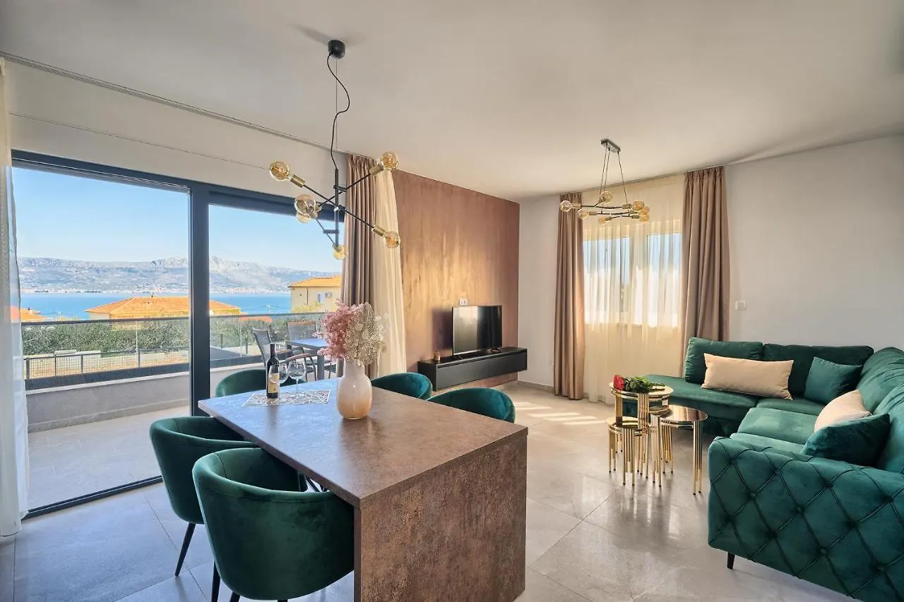 Jelena'S Place - Elegant Flats Close To Sea Slatine