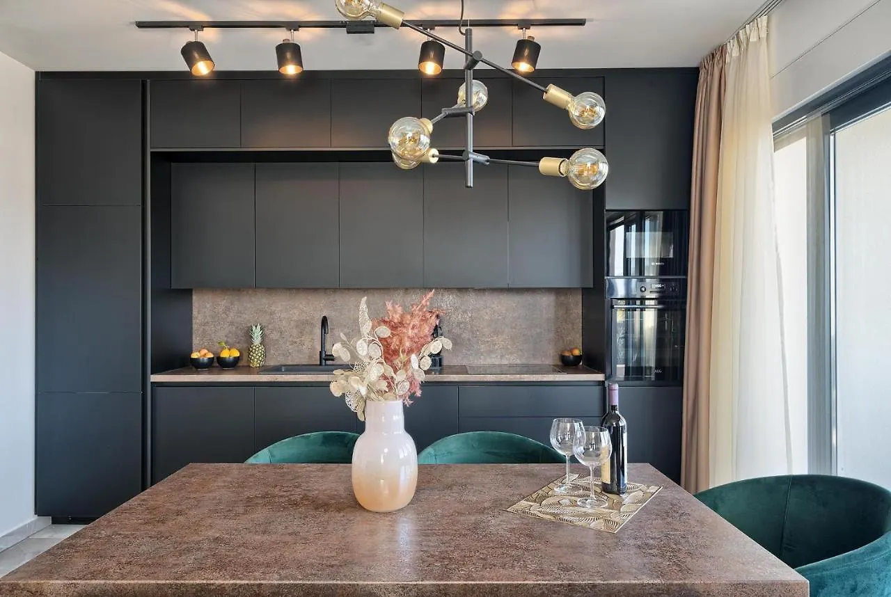 Jelena'S Place - Elegant Flats Close To Sea Slatine Apartment