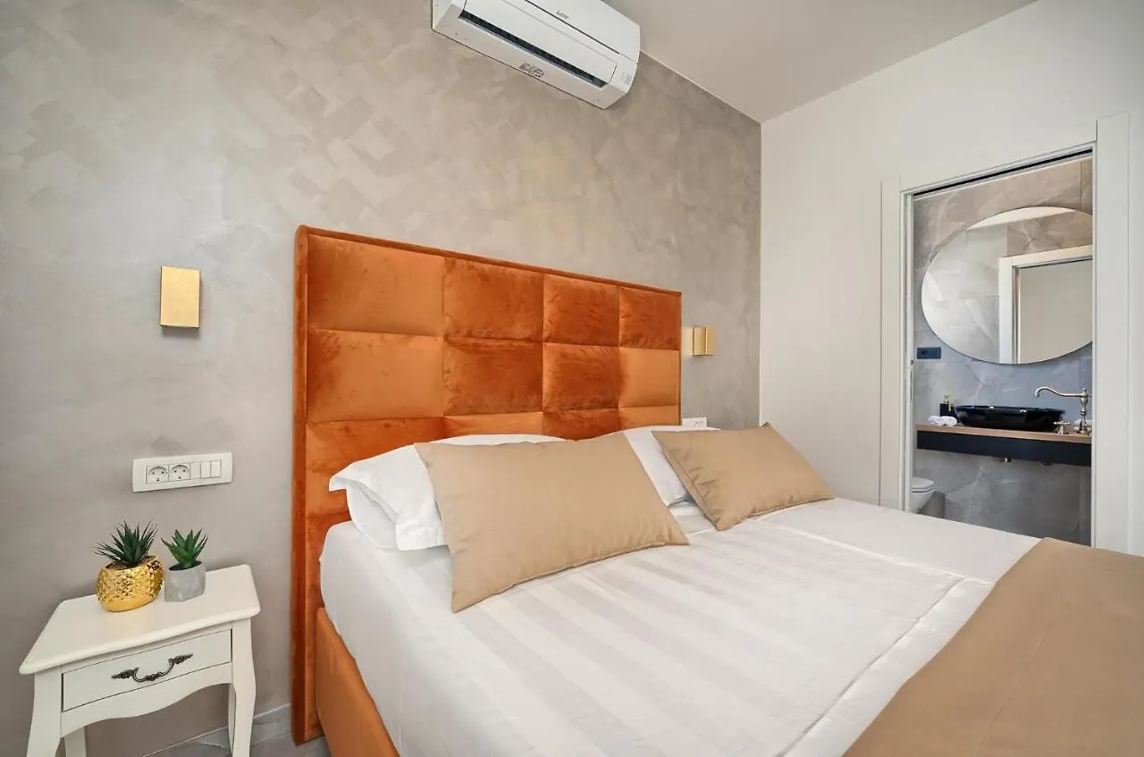 Jelena'S Place - Elegant Flats Close To Sea Slatine